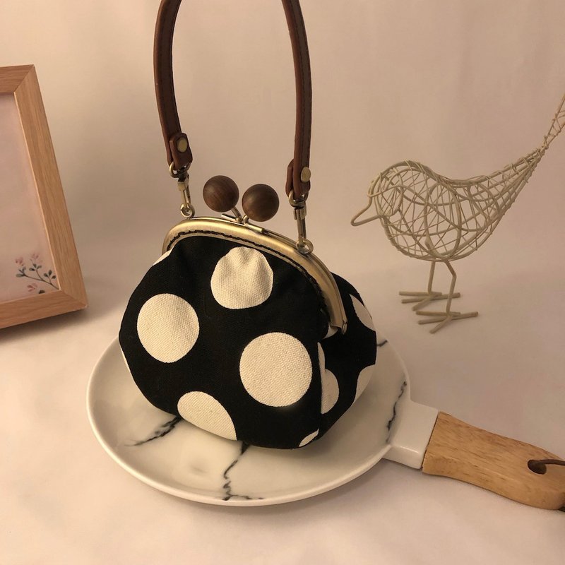 复古优雅水玉木色口金小提包 - 皮夹/钱包 - 棉．麻 黑色