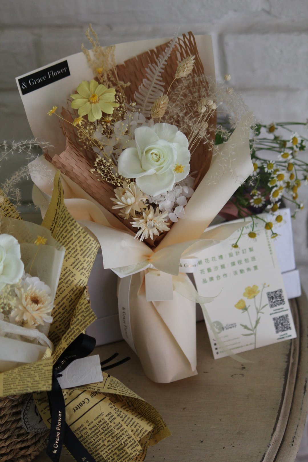 【鹅黄柔白永生小花束】永生花/生日花礼/节日送礼 - 干燥花/捧花 - 植物．花 卡其色