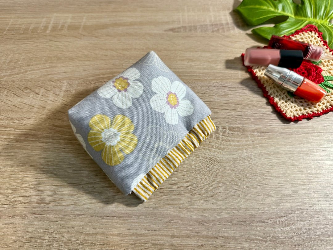 【现货】 日和花絮12 厘米手作弹片袋 - 化妆包/杂物包 - 棉．麻 