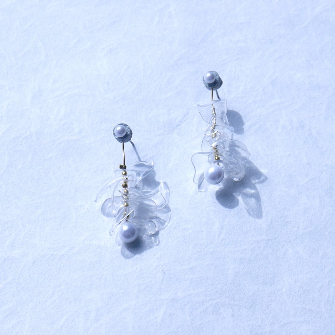 <水波系列>Constance 康斯坦丝/轻耳环/耳针/轻首饰/earring/accessories - 耳环/耳夹 - 塑料 透明