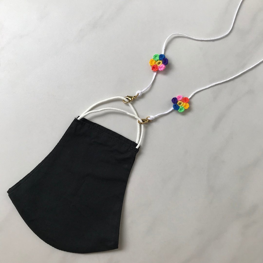 禮物 口罩鍊  hana flower Rainbow white chain crochet unisex - 口罩 - 贵金属 多色