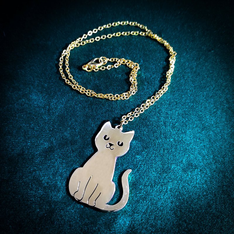 吊坠上的可爱猫咪：Amore Accessories - 项链 - 铜/黄铜 银色
