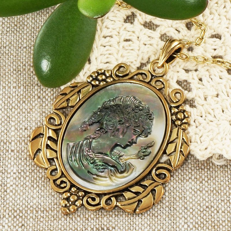 Mother of Pearl Lady Cameo Necklace Gray MOP Girl Cameo Pendant Necklace Jewelry - 项链 - 贝壳 金色