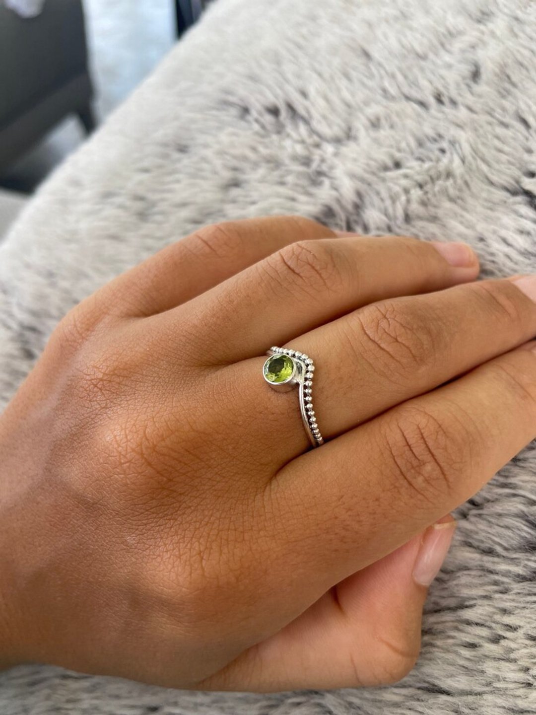 Dotted silver ring, peridot silver ring, v shaped silver ring, bali arthurist ri - 戒指 - 银 