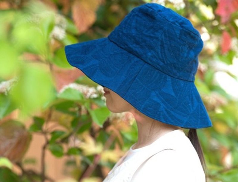 Organic Cotton 日よけ帽子【藍染ボタニカル織り柄】 - 帽子 - 其他材质 蓝色