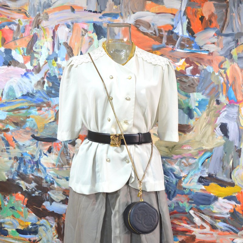 气质文青白色无领双排珍珠钮扣肩上蕾丝中袖衬衫 日本中古古着 - 女装衬衫 - 其他人造纤维 白色