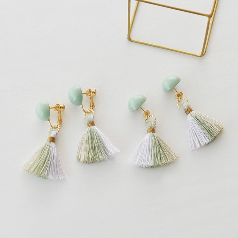 Dome tassel earrings/ green grege - 耳环/耳夹 - 聚酯纤维 绿色