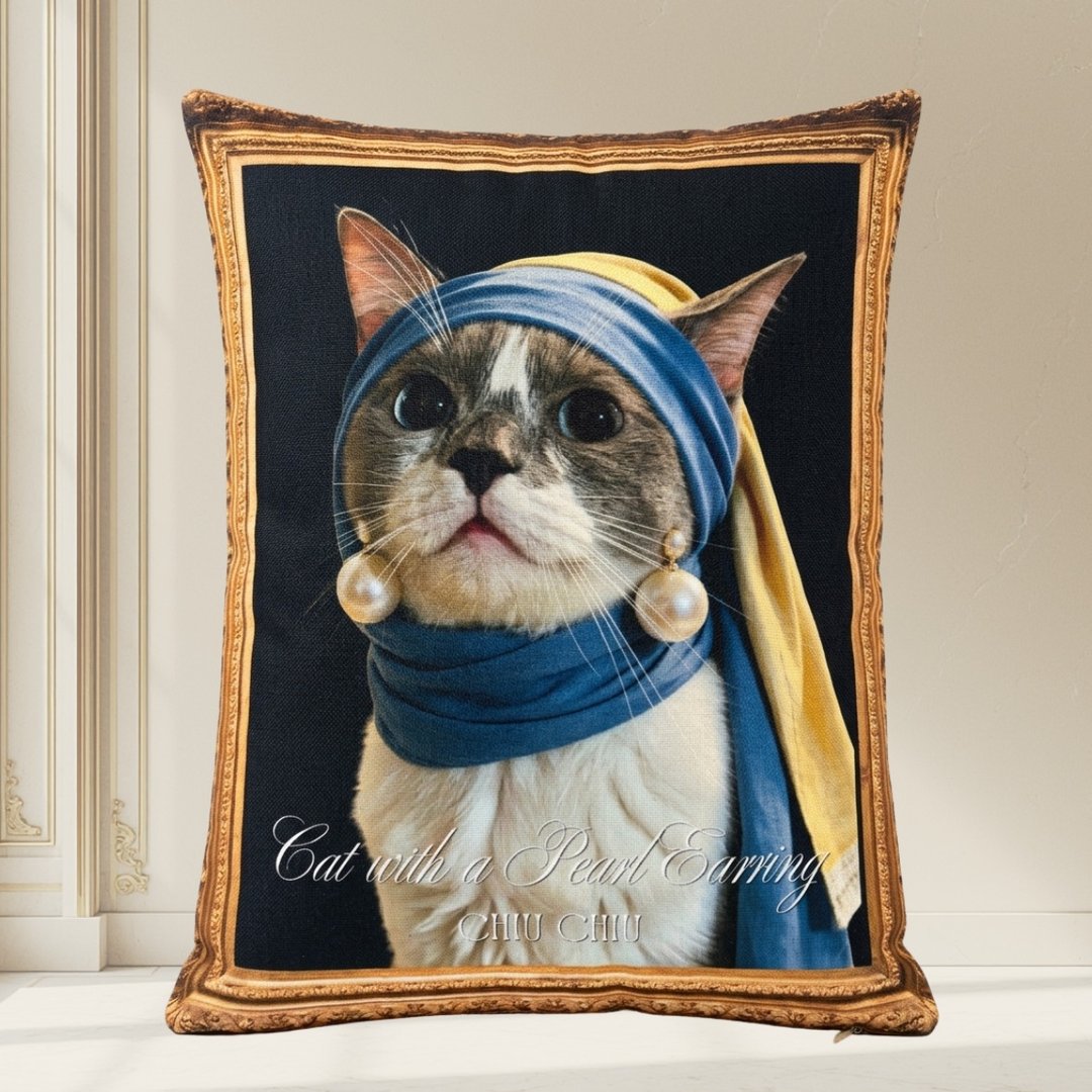 【新品】萌宠入画 戴珍珠耳环的猫咪 古典画系列抱枕靠枕午睡枕 - 枕头/抱枕 - 聚酯纤维 咖啡色
