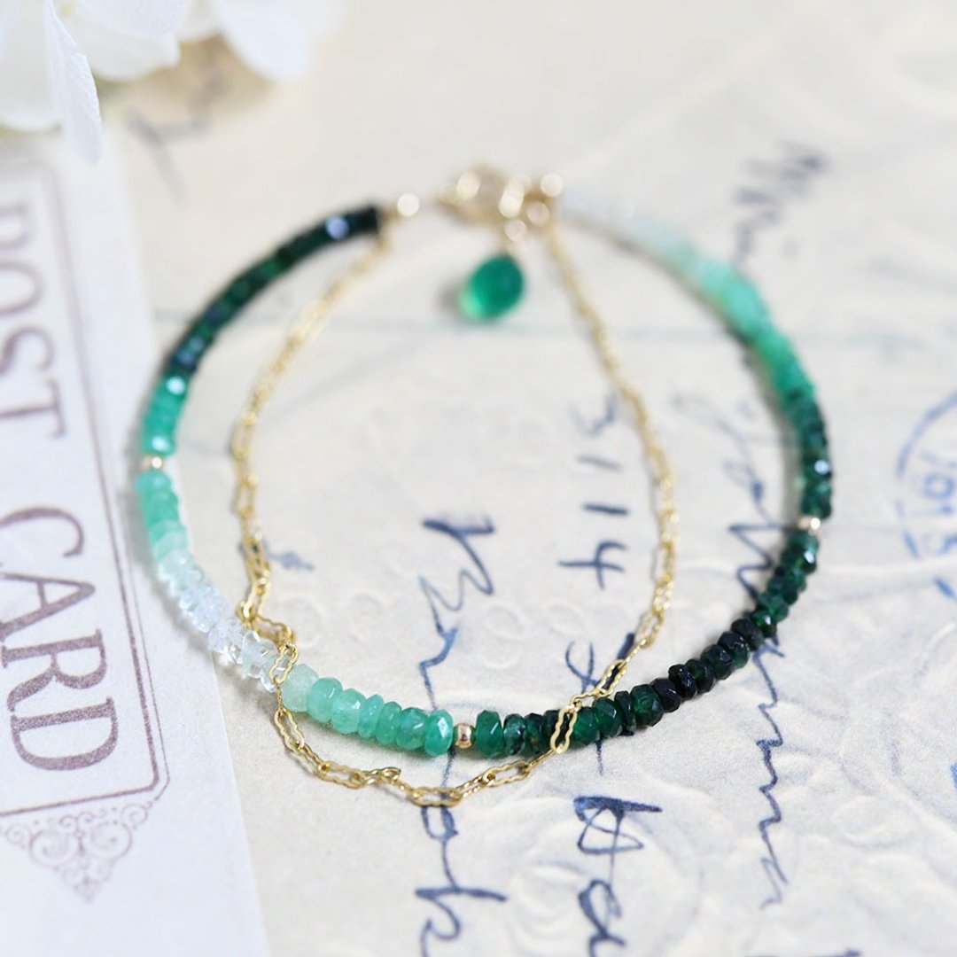 Small Stone gradation emerald and design chain double bracelet that symbolizes wisdom May birthstone - 手链/手环 - 宝石 绿色