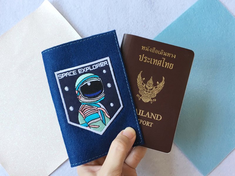 Galaxy Iron-on patch passport cover - 护照夹/护照套 - 其他材质 蓝色