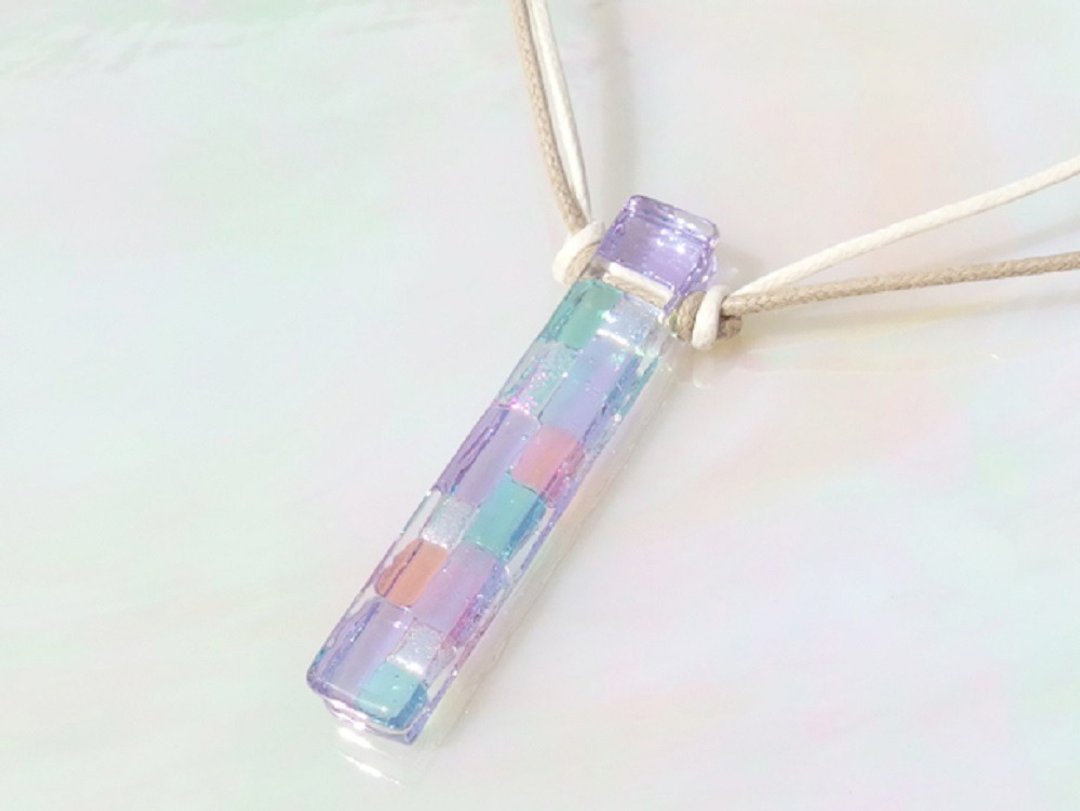 Aurora glass that changes color (Aurora [Magic]) Necklace [Can be changed to an aroma pendant] [Made to order] - 项链 - 玻璃 紫色