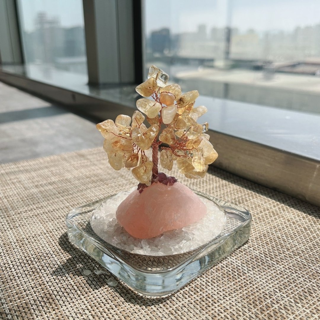 迷你黄水晶树 粉晶原矿底 附白水晶碎石玻璃盘 - 摆饰 - 水晶 