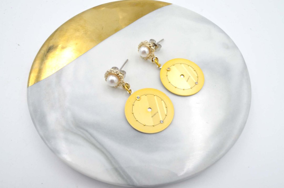 金色古董表面耳环  Golden Vintage Dial Earrings - 耳环/耳夹 - 其他金属 金色
