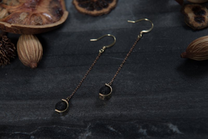 乘着黄铜飞船来的陨石-U型座舱 耳环 - 耳环/耳夹 - 其他金属 黑色