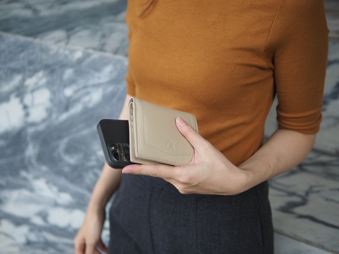Hannah (Beige) : Small leather short wallet, folded wallet, Slim, Beige cream - 皮夹/钱包 - 真皮 卡其色