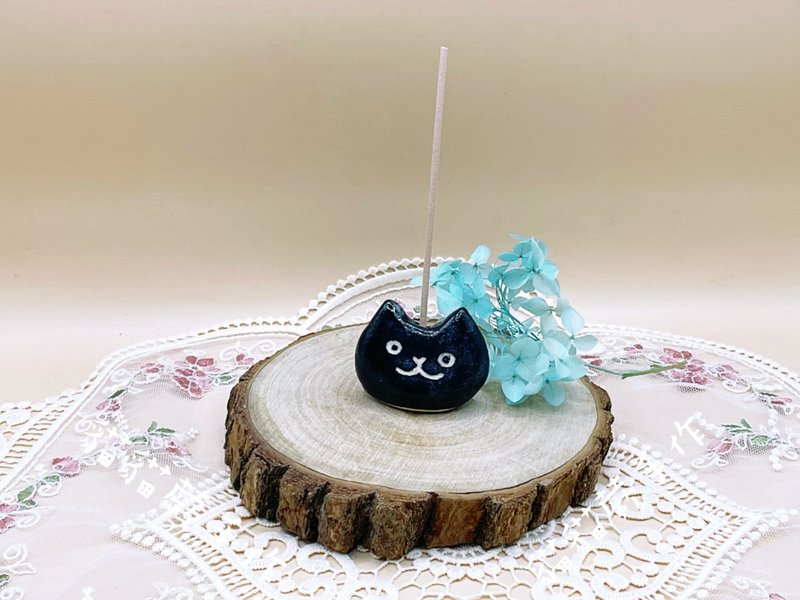 黑猫猫 线香座  薰香  疗愈小物  瓷猫 多用途陶器  猫 - 香薰/精油/线香 - 瓷 黑色