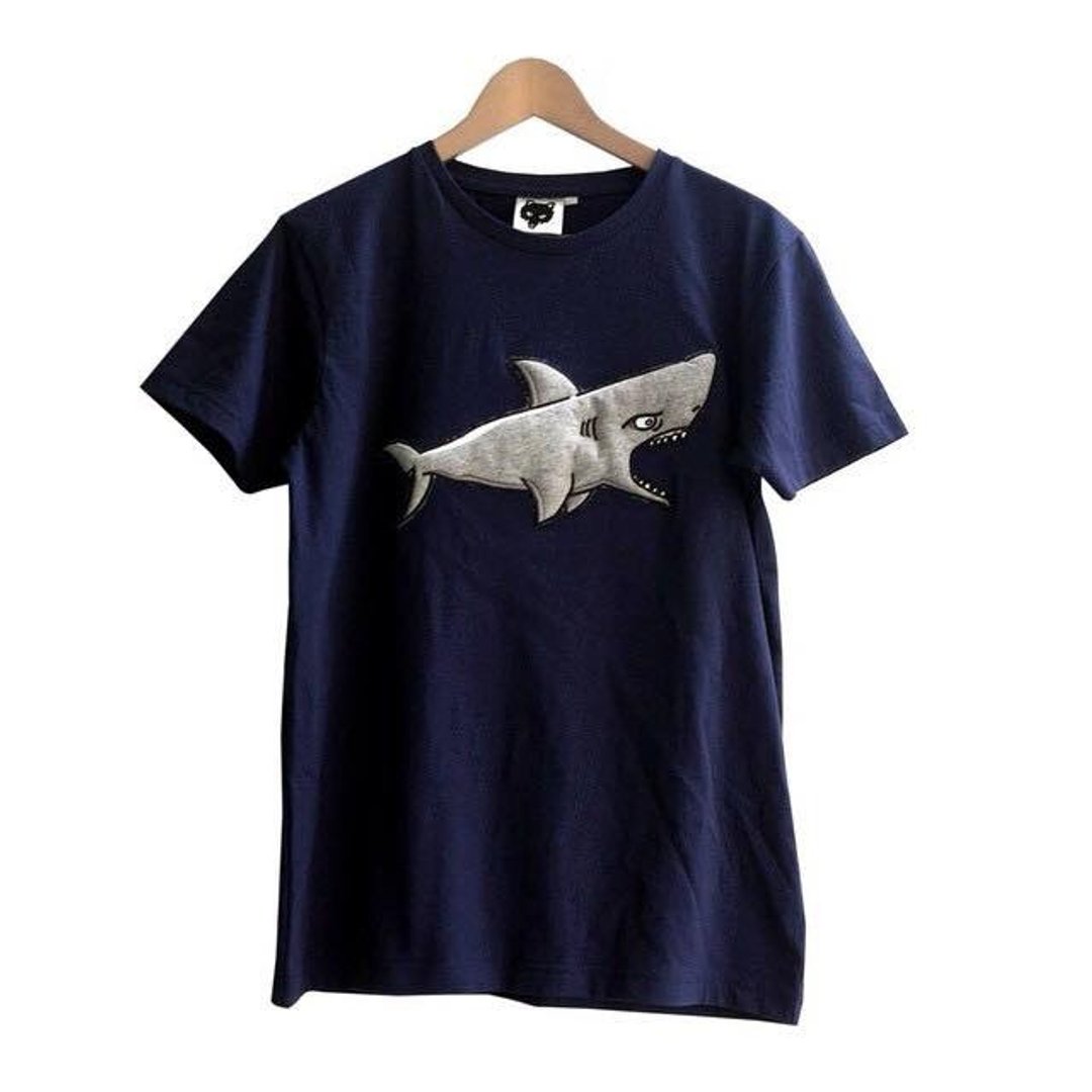 Foxpixel 3D Embroidery Tee with Shark - 男装上衣/T 恤 - 棉 蓝色