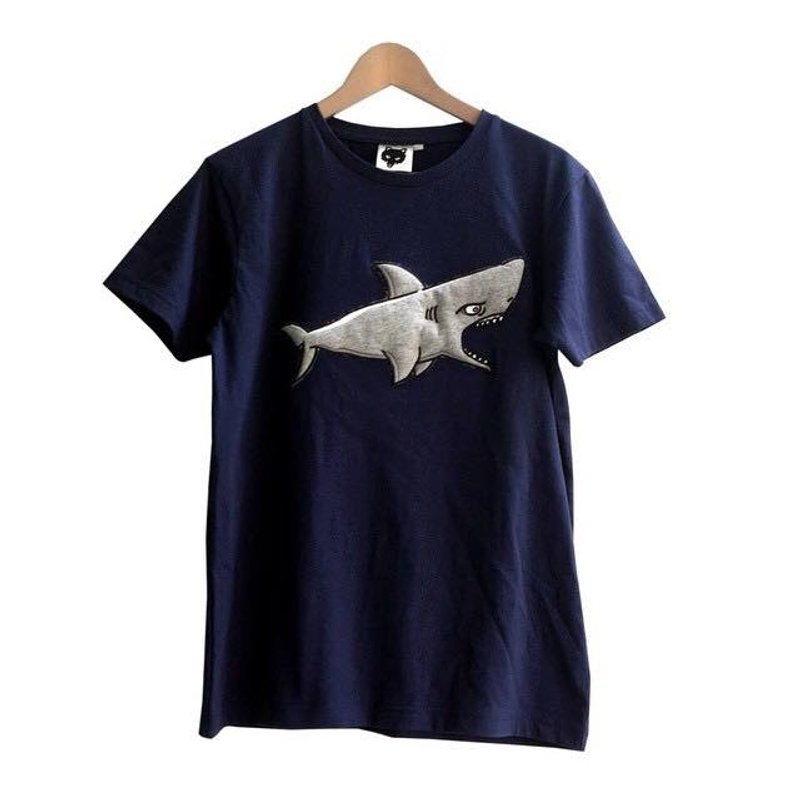 Foxpixel 3D Embroidery Tee with Shark - 男装上衣/T 恤 - 棉．麻 蓝色