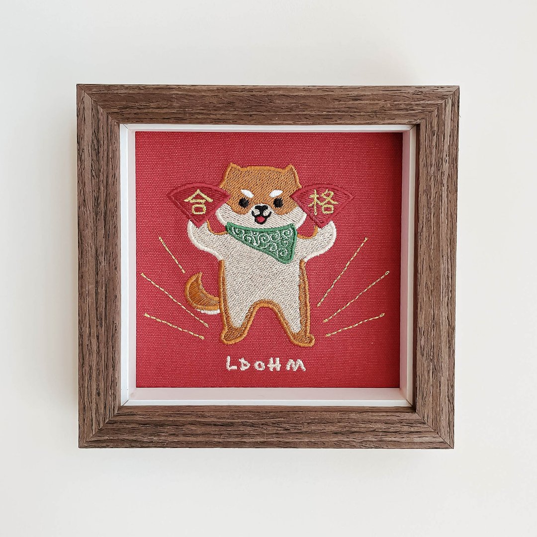 【合格祈求】柴犬 刺绣画|实木框|合格好运、万事如意 - 画框/相框 - 棉 红色