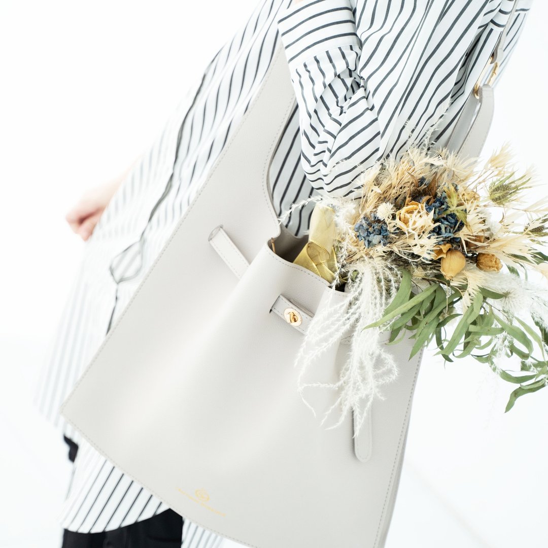 Vestket bag 大容量 背心袋 水桶包 - Beige米色 - 手提包/手提袋 - 人造皮革 白色