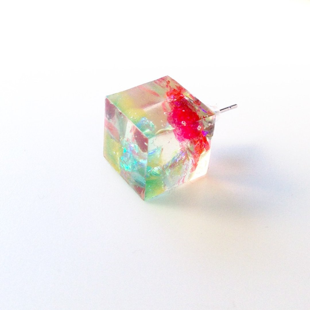 Cube earrings <orders production> fishbowl (for one ear) - 耳环/耳夹 - 其他材质 红色
