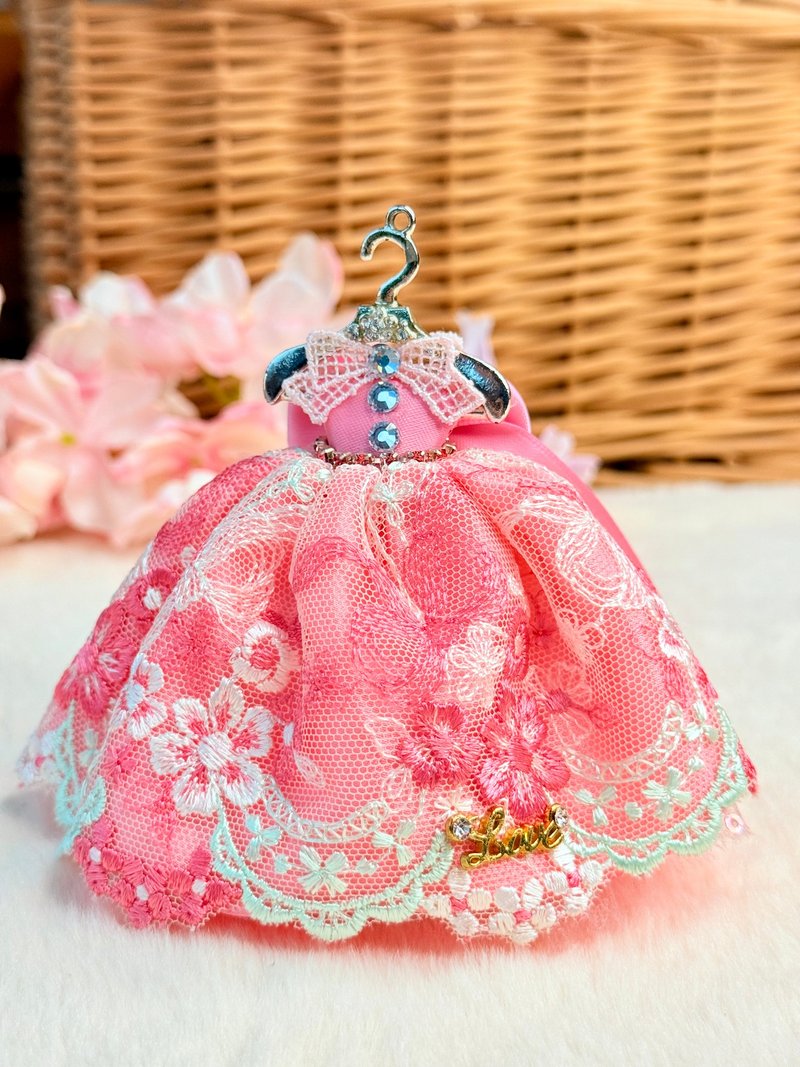 馨成女红-精致粉色蕾丝礼服钥匙圈 - 钥匙链/钥匙包 - 其他材质 粉红色