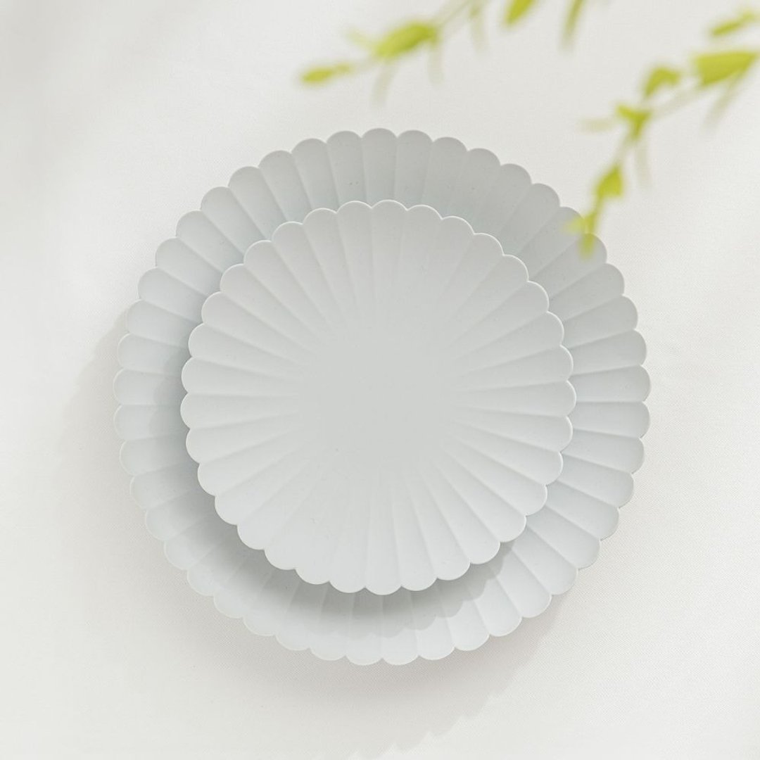 【结婚礼物】美型菊皿 2件组 22cm&amp;16cm - 盘子/餐盘/盘架 - 陶 白色