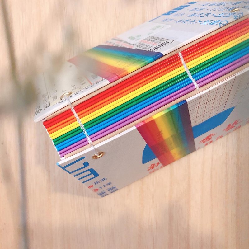 【情人节礼物】飘洋过海来看你 -2025 无时效 A6 彩虹手缝手帐本 - 笔记本/手帐 - 纸 