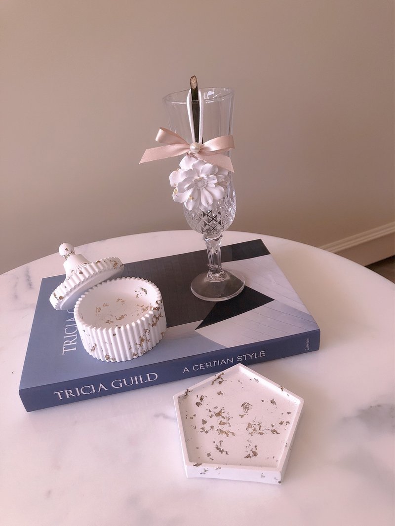 逗留 - 留物 白色金箔扩香石三件组 - 香薰/精油/线香 - 其他材质 金色