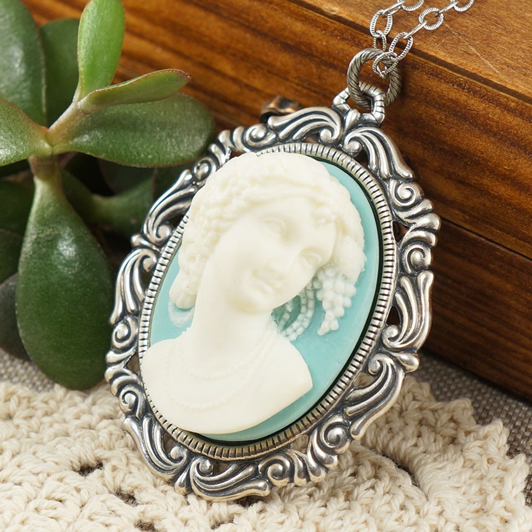 White Blue Lady Cameo Necklace Victorian Girl Cameo Pendant Necklace Jewelry - 项链 - 其他材质 白色