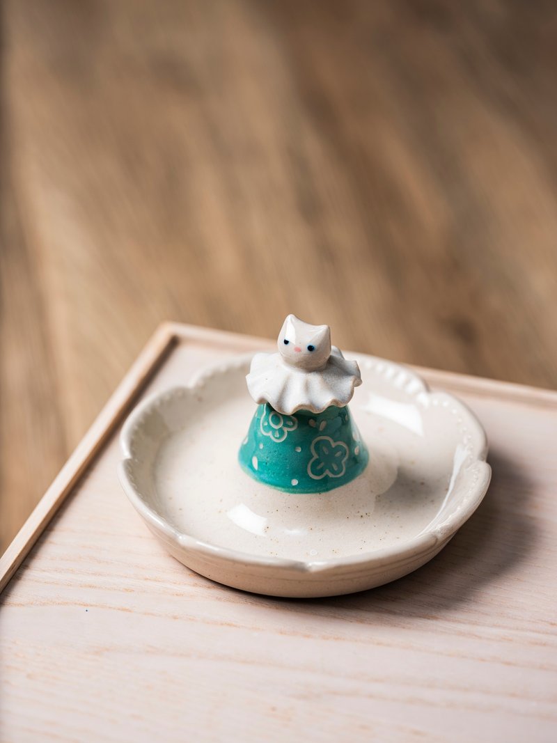 陶瓷贵族猫猫饰物碟 - 摆饰 - 陶 多色