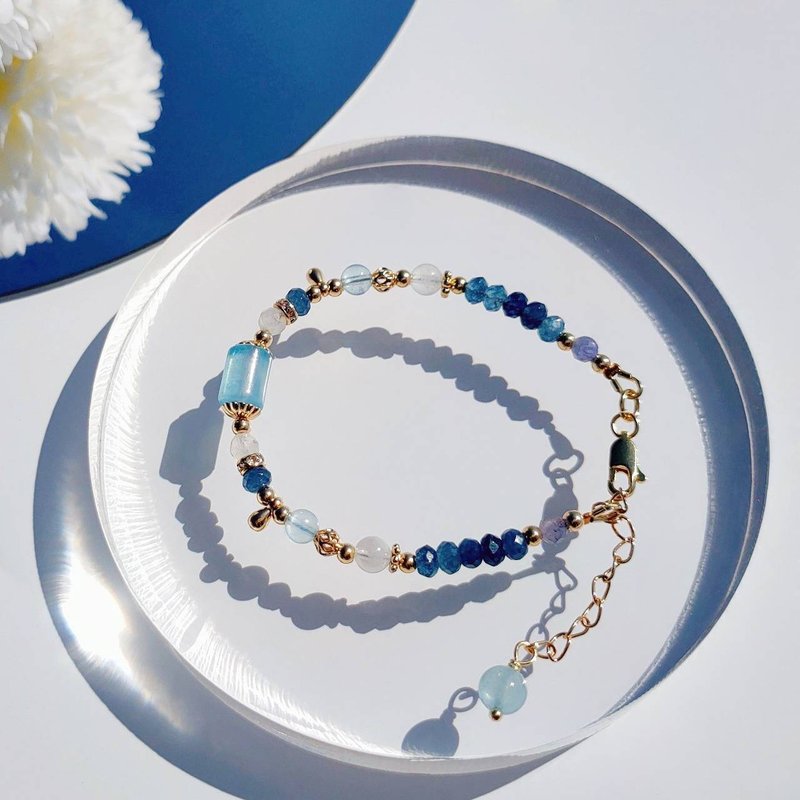 水曜日的泳池。海水蓝宝 月光石 坦桑石 14K包金 水晶矿石手链 - 手链/手环 - 水晶 蓝色