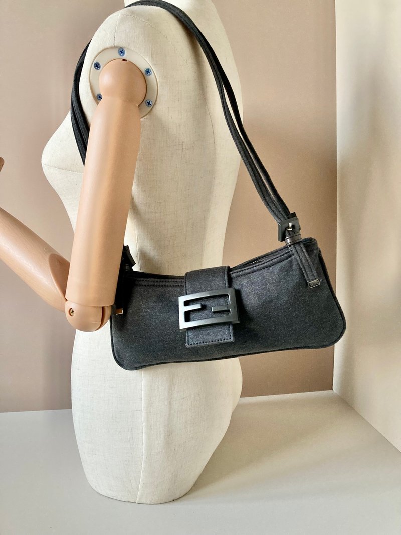 【特选货品】中古二手Fendi灰色腋下单肩侧背背挎法棍小包手袋 - 侧背包/斜挎包 - 防水材质 灰色