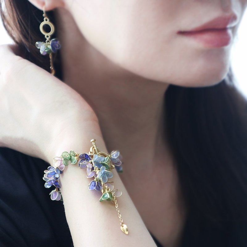 Swaying flower swaying leaf bracelet - 耳环/耳夹 - 其他材质 紫色