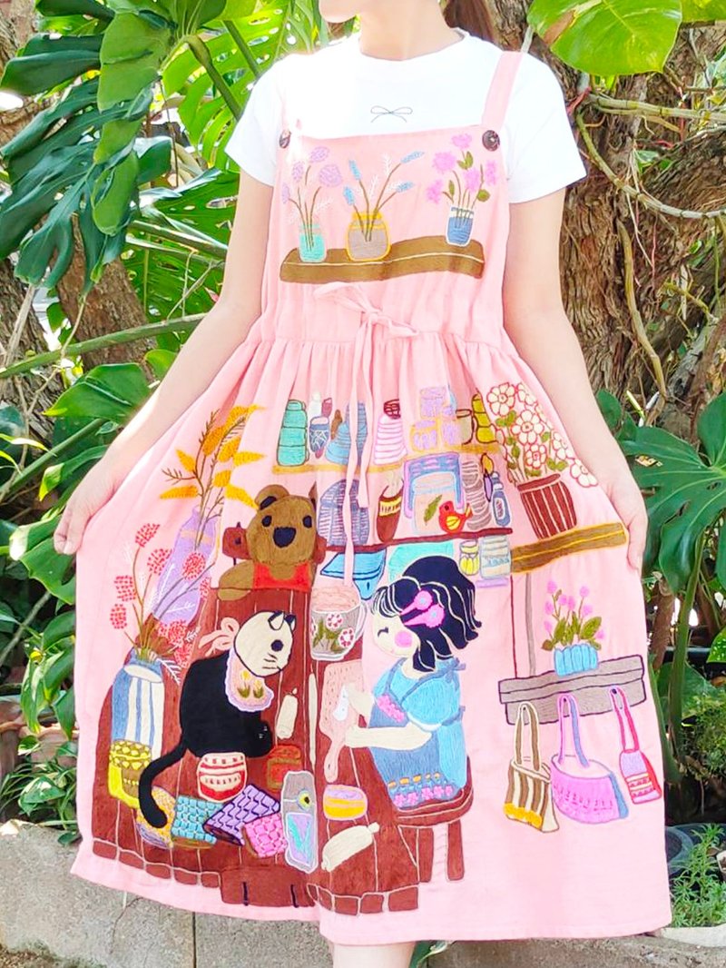 手工刺绣棉质连衣裙 – 厨房里烘焙的小女孩 - 洋装/连衣裙 - 棉．麻 粉红色