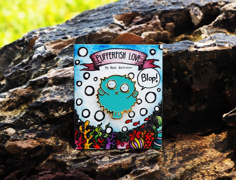 Pufferfish Love Enamel Pin - 胸针 - 珐琅 