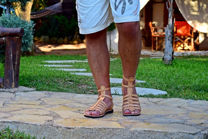 Men & Women Leather Sandals Handmade Greek Gladiator Sandals from Calf Leather. - 男女凉鞋 - 真皮 咖啡色