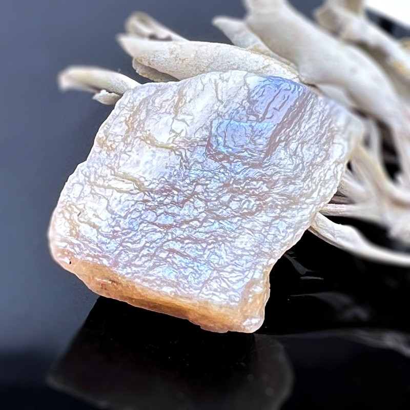 怀柔。原矿 有天然矿缺 能量柔和 疗愈  l 蓝月光 月光原石 l - 摆饰 - 石头 多色