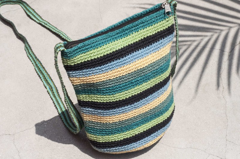 毕业礼物 生日礼物 七夕礼物 天然纯棉钩织斜背包 / wayuu背包 / 侧背包 / 肩背包 / 旅行包 / 手工钩织包 / 手工编织包 - 香草抹茶彩虹色条纹 - 侧背包/斜挎包 - 棉．麻 绿色