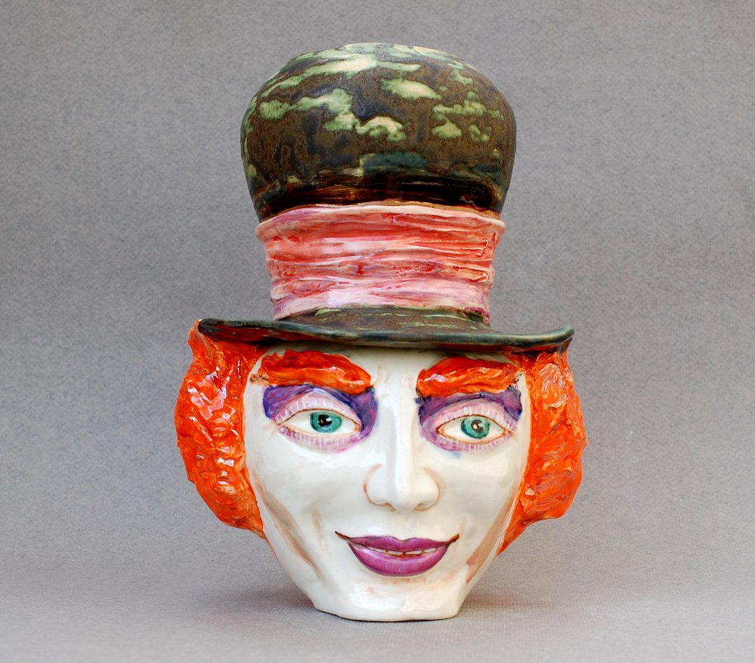 Head Vase Mad Hatter Sculpture vase Alice in Wonderland Decorative figurine - 花瓶/陶器 - 陶 多色