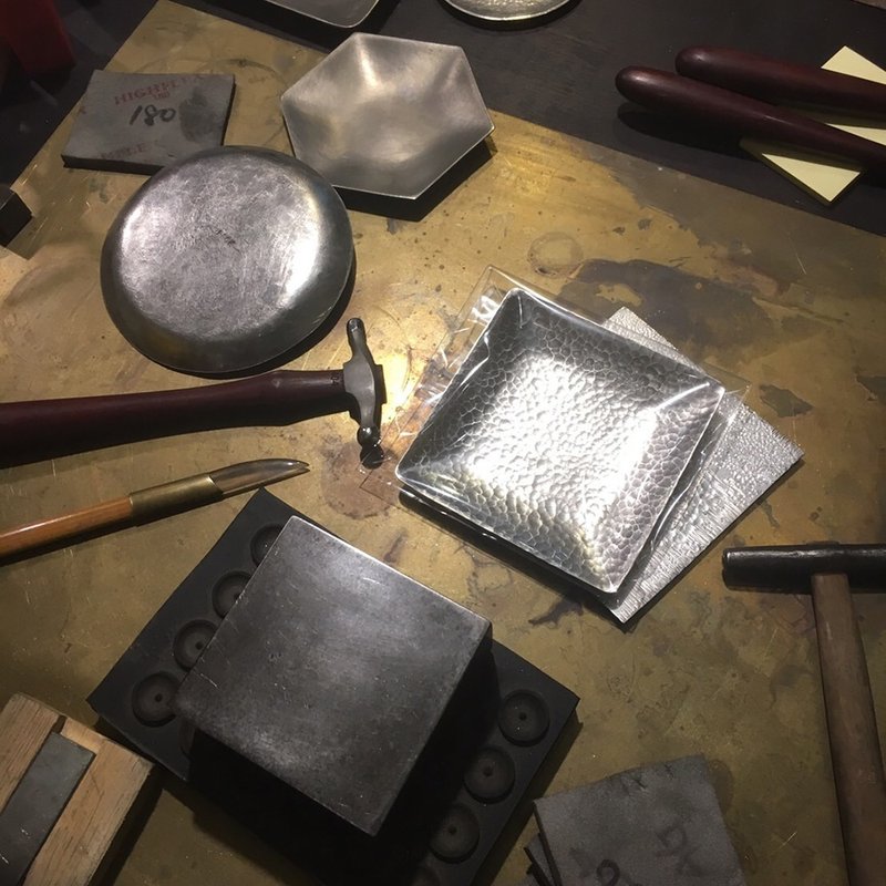 锡银碟金工体验/ 杯托锻敲/小碟/下单2位享85折,手作的诗台南金工 - 金工/饰品 - 其他金属 