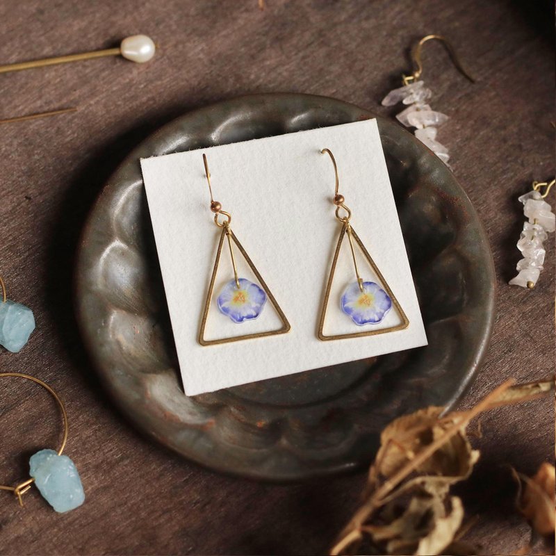 花卉采集册迷你手工耳环-美梦 可改夹式 - 耳环/耳夹 - 树脂 蓝色