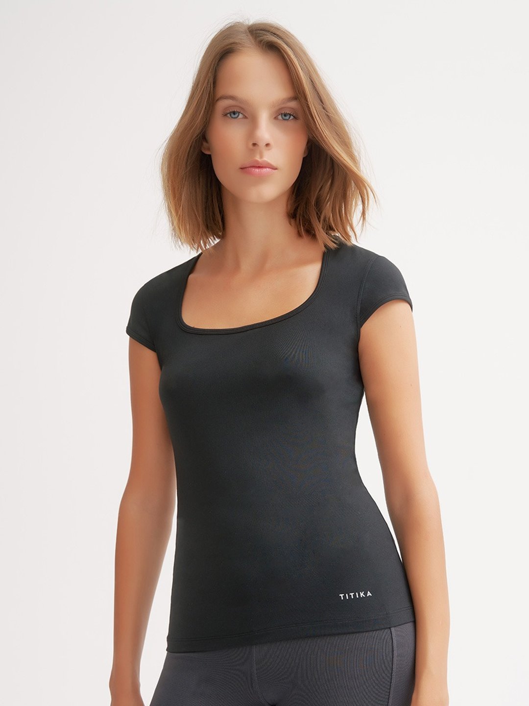 Dola Short Sleeve Top - 女装运动衣 - 其他人造纤维 黑色