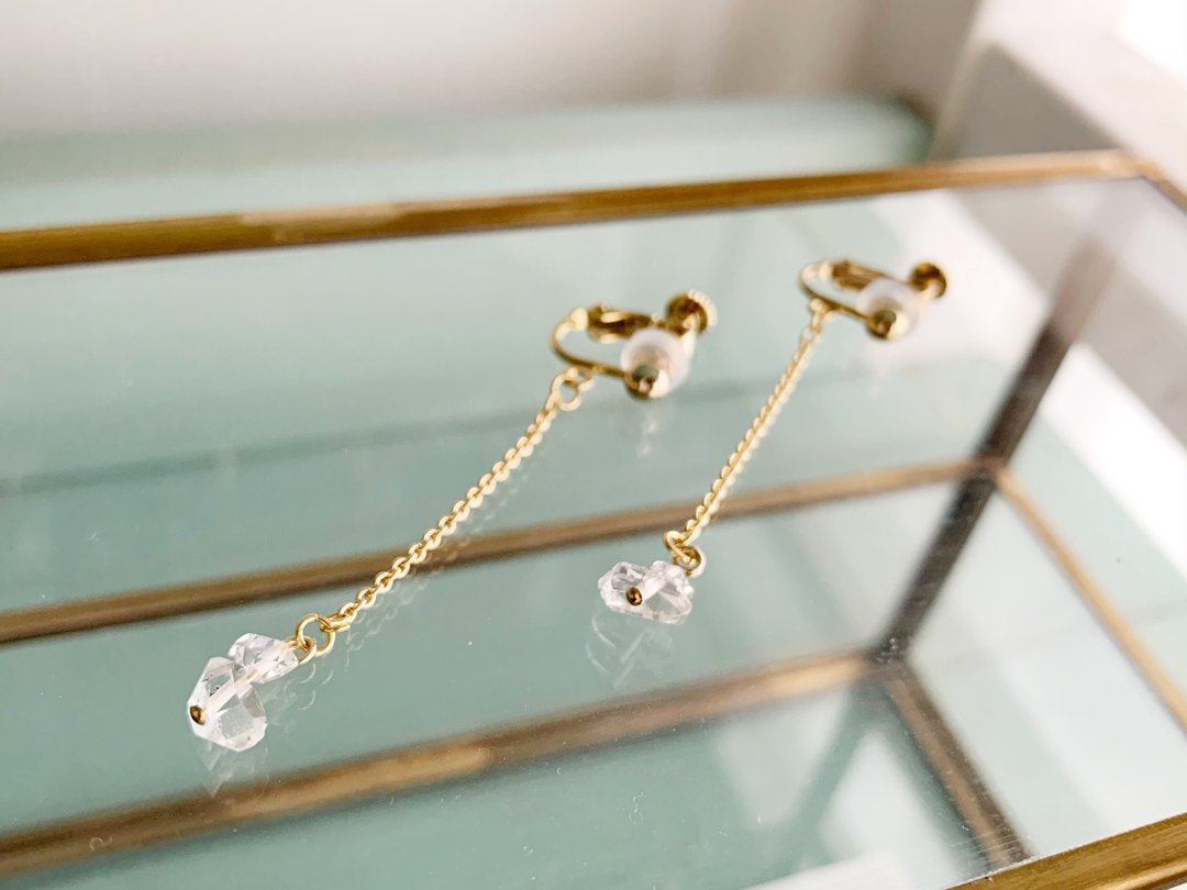 [April birthstone] Herkimer diamond chain earrings / Clip-On that attract opportunities - 耳环/耳夹 - 半宝石 透明