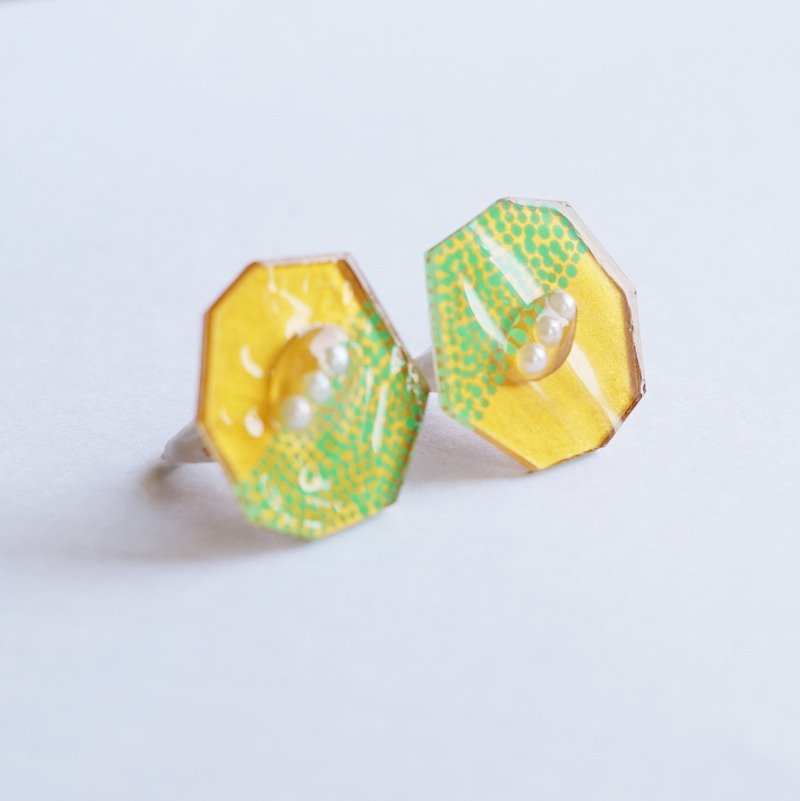 Hand-painted earrings | Color block - 耳环/耳夹 - 塑料 多色