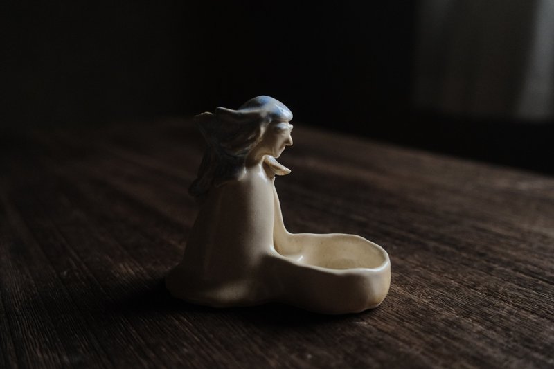 即使一阵风吹过・尚未熄灭的火・守灯的人・烛台・圣木座・器皿 - 蜡烛/烛台 - 陶 多色