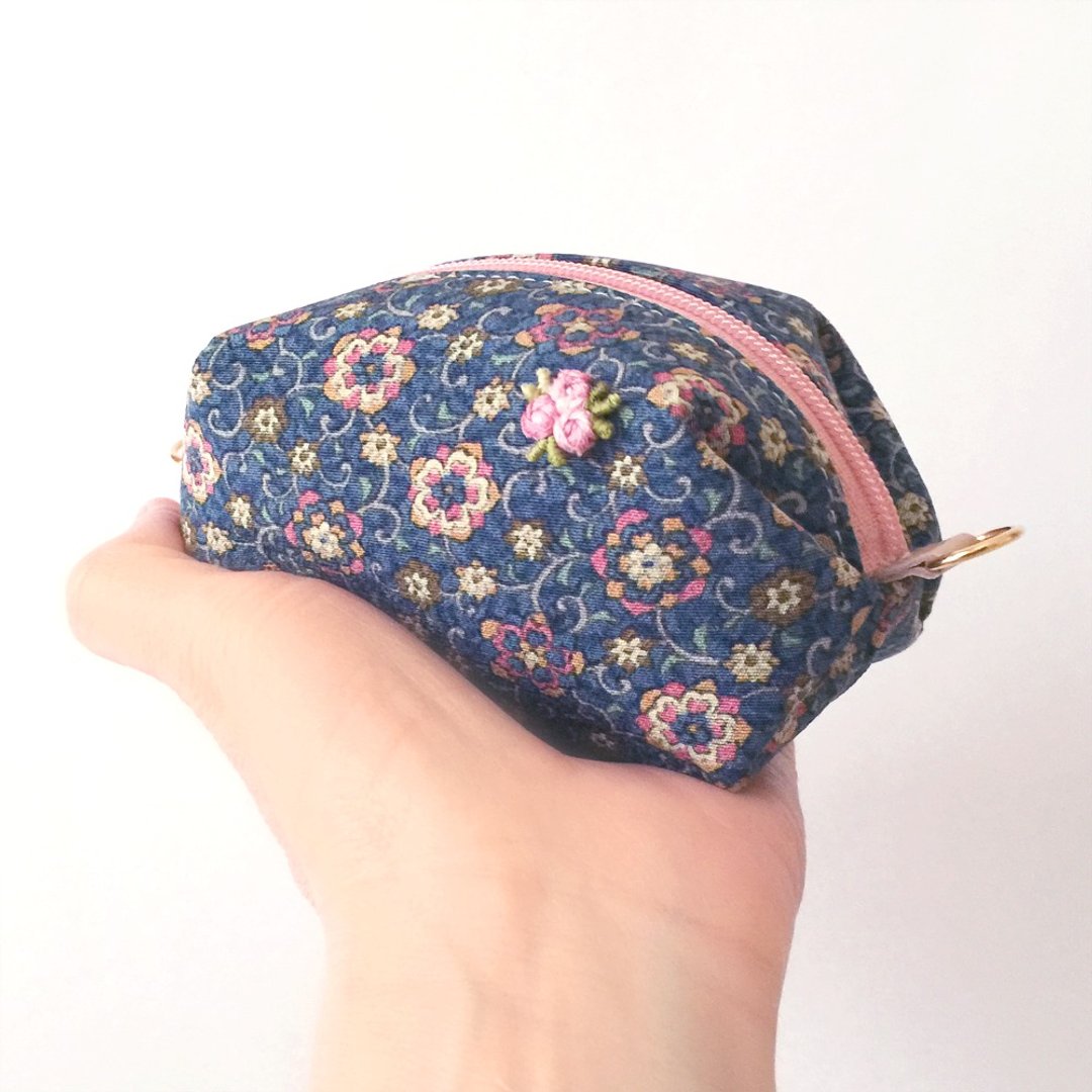 Pouch with Japanese Traditional Pattern, Kimono (Small) - Silk - 化妆包/杂物包 - 丝．绢 蓝色