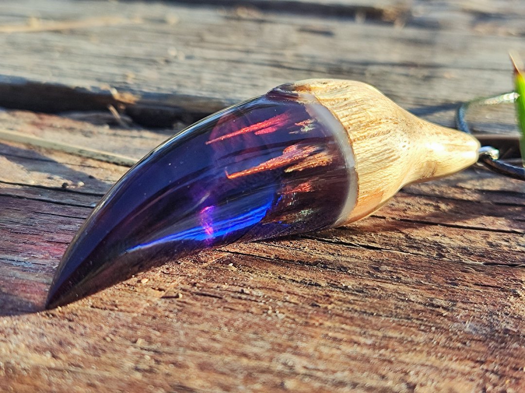 Galaxy Wolf Fang Pendant - 项链 - 树脂 多色