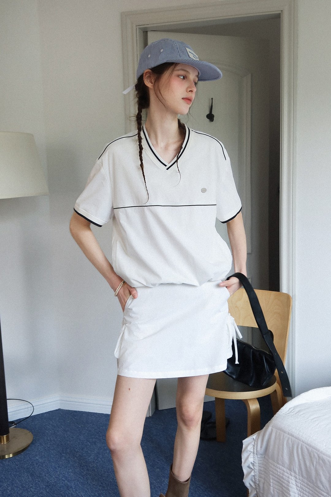 北欧sportygirl V领磨砂触感短袖 裙裤套装 云白/藏青 - 女装 T 恤 - 其他材质 多色