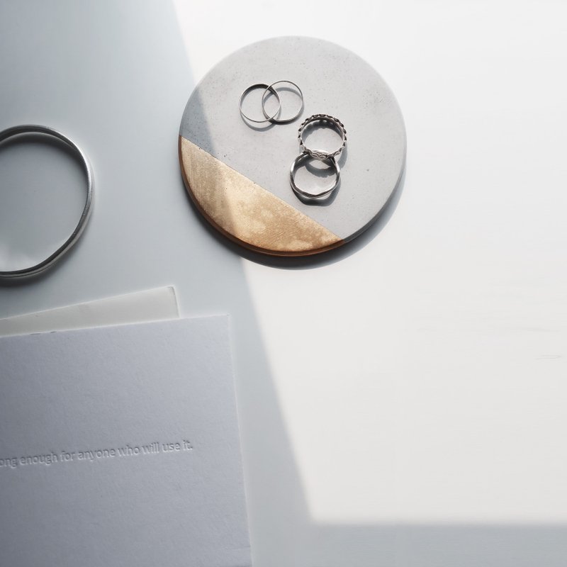 ECLIPSE 月蚀│金边倒角设计水泥吸水杯垫・花器底垫・摆饰盘 - 摆饰 - 水泥 金色